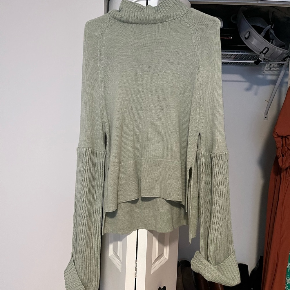 Oversized green sweater with cuffed sleeves
